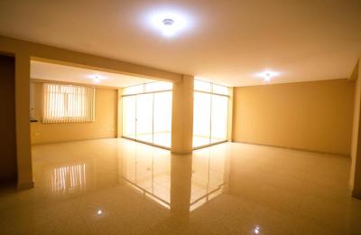 VENTA DE CASA DE 3 PISOS EN URB. LOS FICUS - PIMENTEL